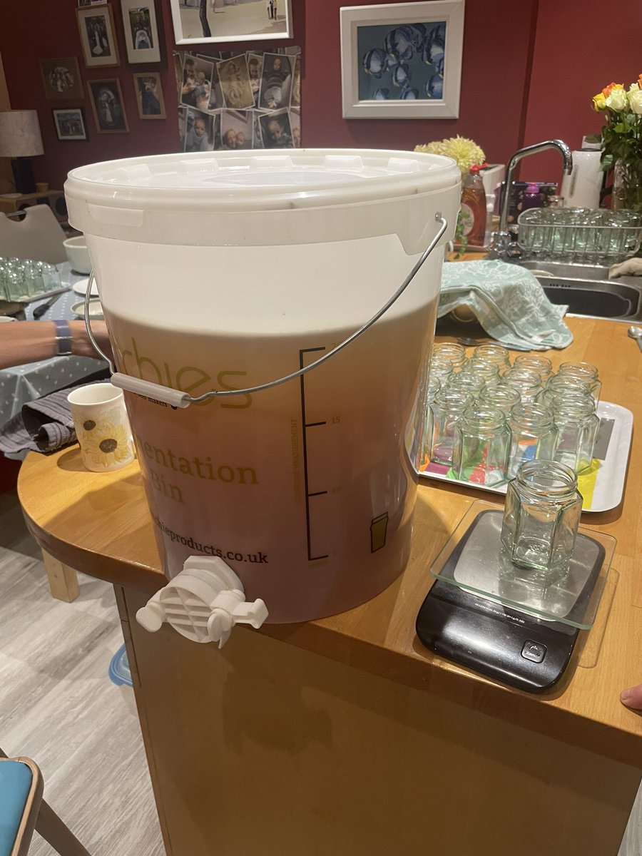 FriendsofGRI's tweet photo. Honey incoming 🥰 spinning &amp; bottling tonight. Talk from Nikki Biddiss, Medical herbalist at Napiers about medicinal plants &amp; honey on 17/11/22. Tickets released shortly. Your 🎫 includes a complimentary 1.5oz jar of our #gri honey BEFORE it goes on sale on 18/11/22 #earlybird https://t.co/1QSPhaKGmb