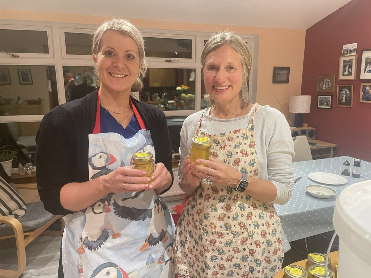 FriendsofGRI's tweet photo. Honey incoming 🥰 spinning &amp; bottling tonight. Talk from Nikki Biddiss, Medical herbalist at Napiers about medicinal plants &amp; honey on 17/11/22. Tickets released shortly. Your 🎫 includes a complimentary 1.5oz jar of our #gri honey BEFORE it goes on sale on 18/11/22 #earlybird https://t.co/1QSPhaKGmb