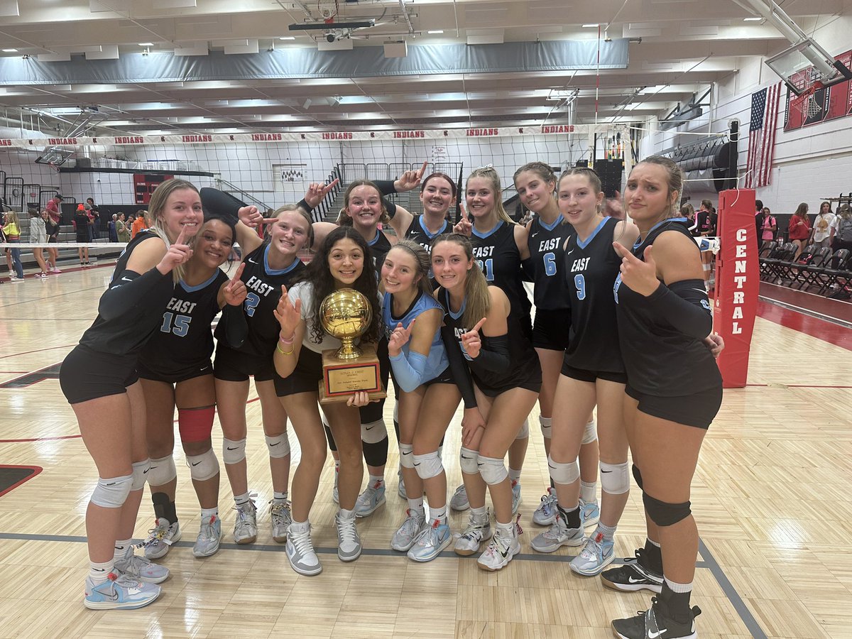 CheyEast's tweet photo. Lady T-Birds begin Rivalry week last Thursday with big win! 🖤🏐💙 https://t.co/LbjPxxkVnw