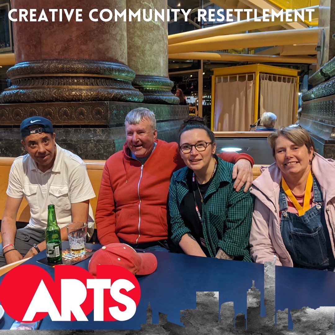OddArtsUK's tweet photo. 🎭ROYAL•EXCHANGE•THEATRE•TRIP🎭Participants & staff from #CreativeCommunityResettlement went to see a beautiful performance of The Glass Menagerie at @rxtheatre A wonderful evening was had by all! 😊#oddarts @ace_thenorth @OneMcr #doylycartecharitabletrust #CCR https://t.co/yhvGwpQicU