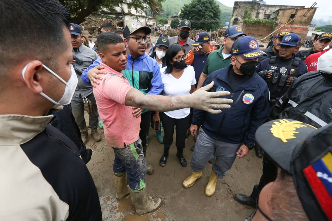PartidoPSUV's tweet photo. Presidente Nicolás Maduro reiteró su solidaridad con el pueblo de Las Tejerías https://t.co/DQZUaynAiJ
#FuerzaPuebloLasTejerías https://t.co/ii8OdUMhWs
