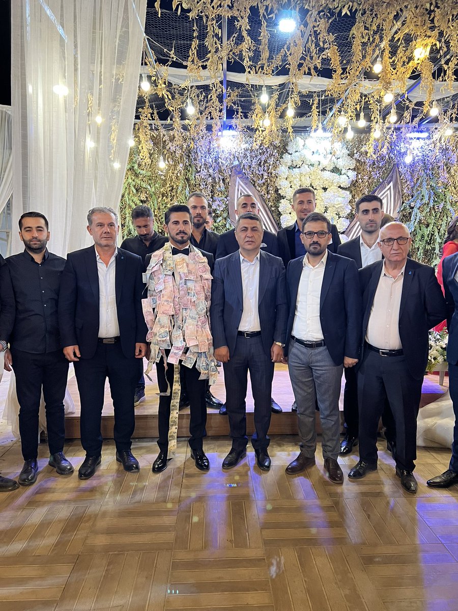 baz_sirin's tweet photo. Bugün Merkez İlçe Teşkilatımızdan Hasan Güldar'ın düğün merasimine katılım sağladık. 

Mizgin &amp; Hasan kardeşimize hayatlarını birleştirdikleri bu güzel yolda bir ömür mutluluklar diliyoruz. https://t.co/cKfBbfwddd