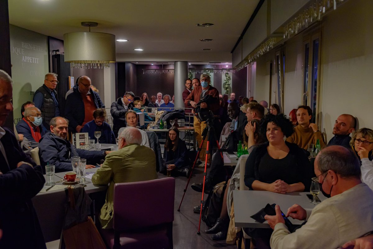 Plus de 100 personnes pour la 1ère rencontre en Seine-Maritime de #Refondations! Tant qu’il y aura des injustices, il y aura des socialistes. Ni retour en arrière, ni subordination!  Nous portons un socialisme du XXIe siècle, écologique, laïc, européen, féministe. Rejoignez-nous!