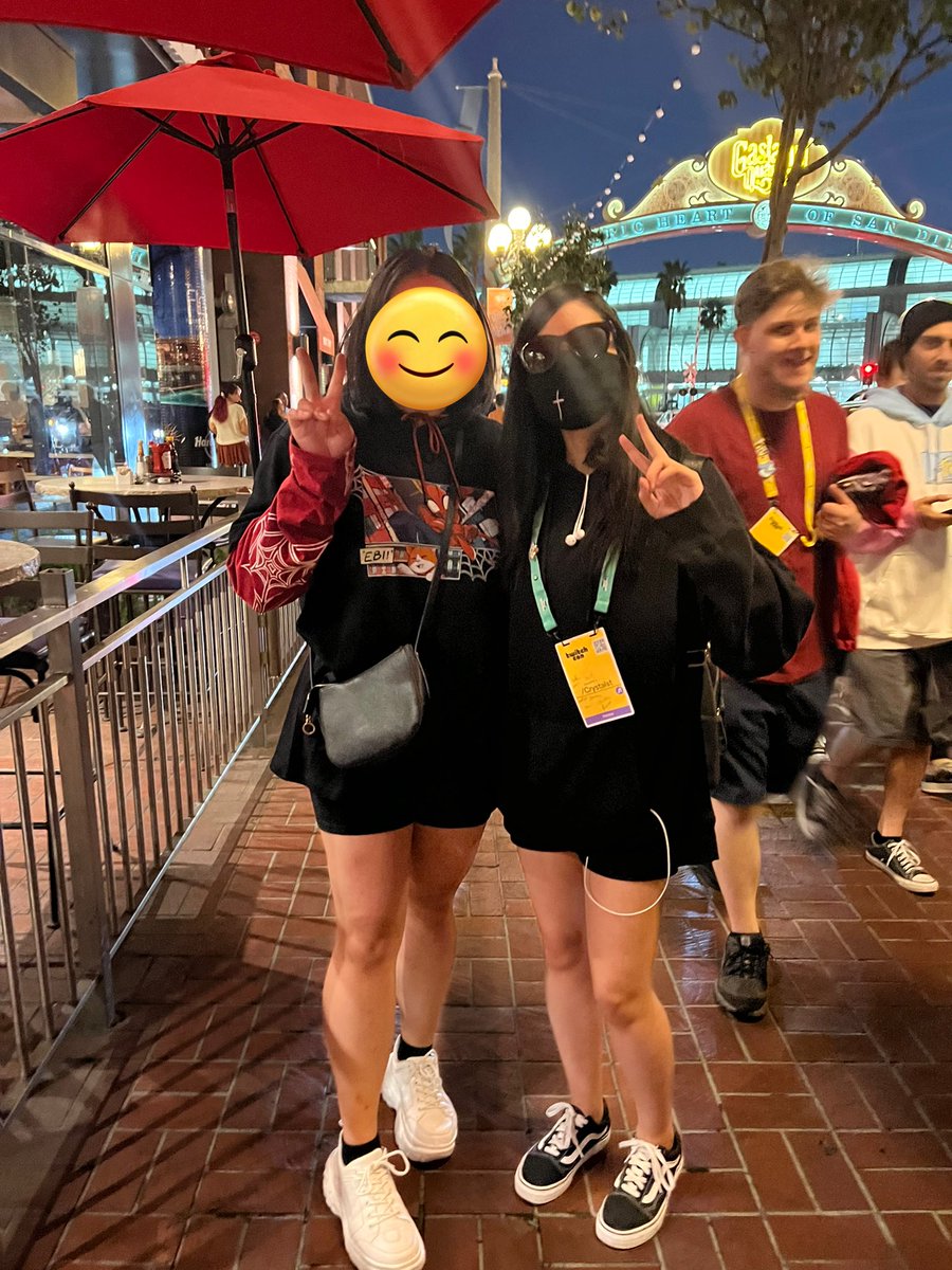 jennyeggie's tweet photo. ty for stopping on the sidewalk to share a moment with me! i will forever keep this crystal with me wherever i go 💕 @Crystalst_ https://t.co/0Vu8hDHl1V