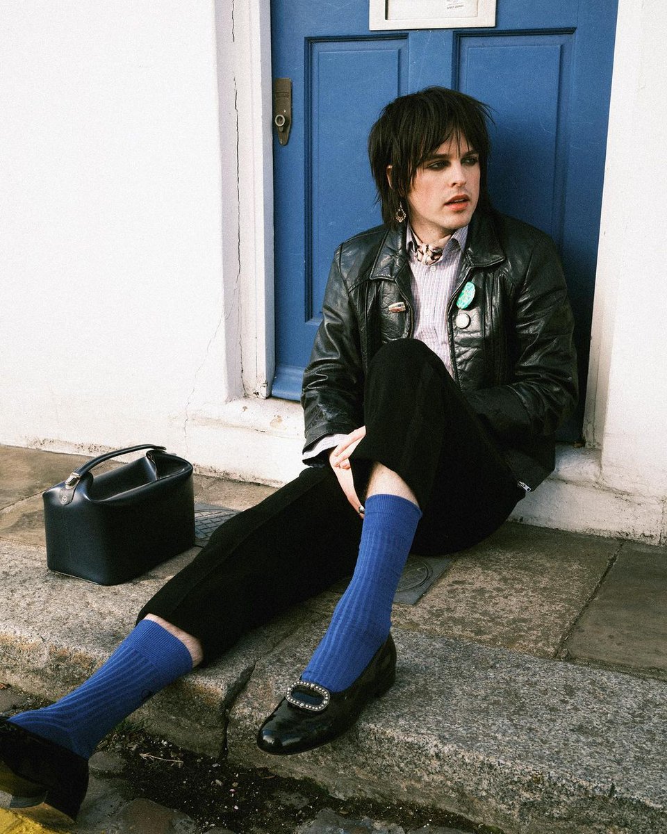 ferdiawpfans's tweet photo. This is Ferdia's birthday week! 🎉 Love this recent photoshoot for the vintage fashion @foundandvision magazine So many Sing street vibes. 🤩
📸 tommoranstudio via ferdiawalshpeelo on IG
Styling karenclarkson
Hair/makeup: liztaw
#Ferdiawalshpeelo
#Photoshoot #Singstreet https://t.co/4KHal0jfUP