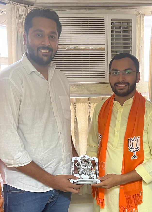 TejShahBJYM's tweet photo. મારા પરમ ���િત્ર આને ભારતીય જનતા યુવા મોરચા નારણપુરા વોર્ડ ના મહામંત્રી @prildesaibjp ને જન્મદિવાસ ની ખુબ ખુબ શુભકામનાઓ https://t.co/0hHBqYs9IY
