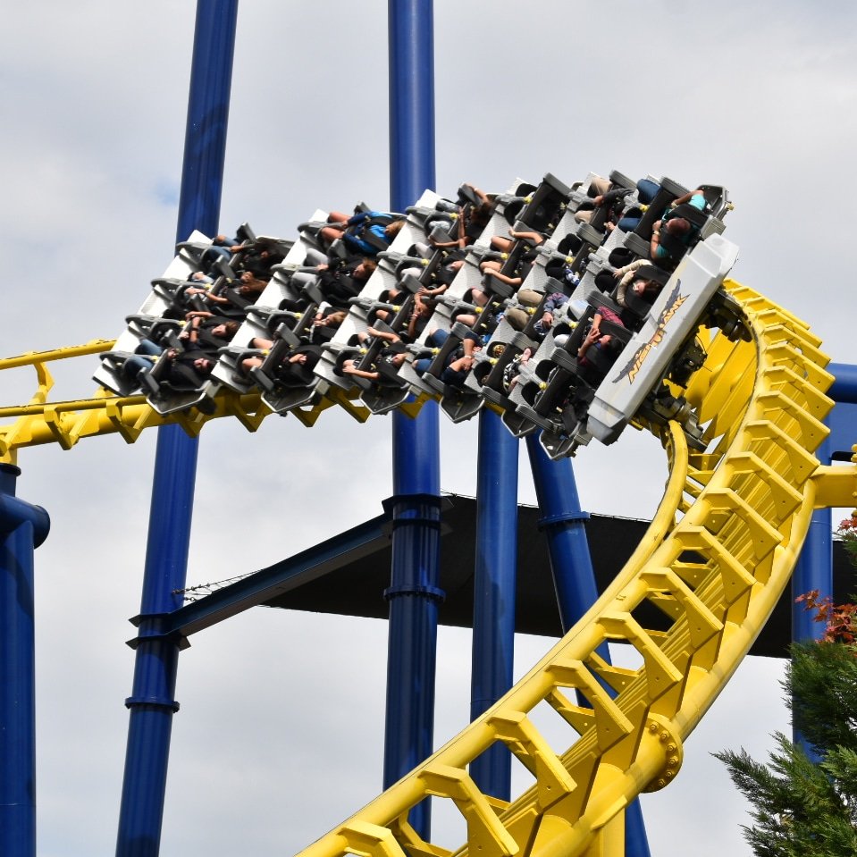 jsz1978's tweet photo. #nighthawk #cedarfair #carowinds #vekoma #flyingdutchman #flyingcoaster @carowinds https://t.co/nfMxlRgR9a