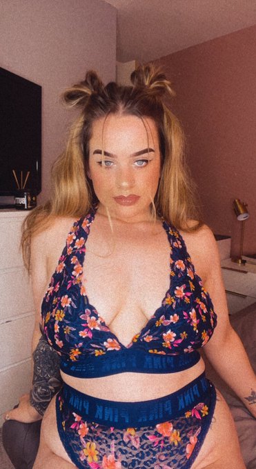 can&rsquo;t believe out of 150 sale spaces, I only have 8 left.   I love you guys! 🥺😍 https://t.co/FbSyWLb<a href="/tag/tittytuesday"class="tags"><span>#tittytuesday</span></a>