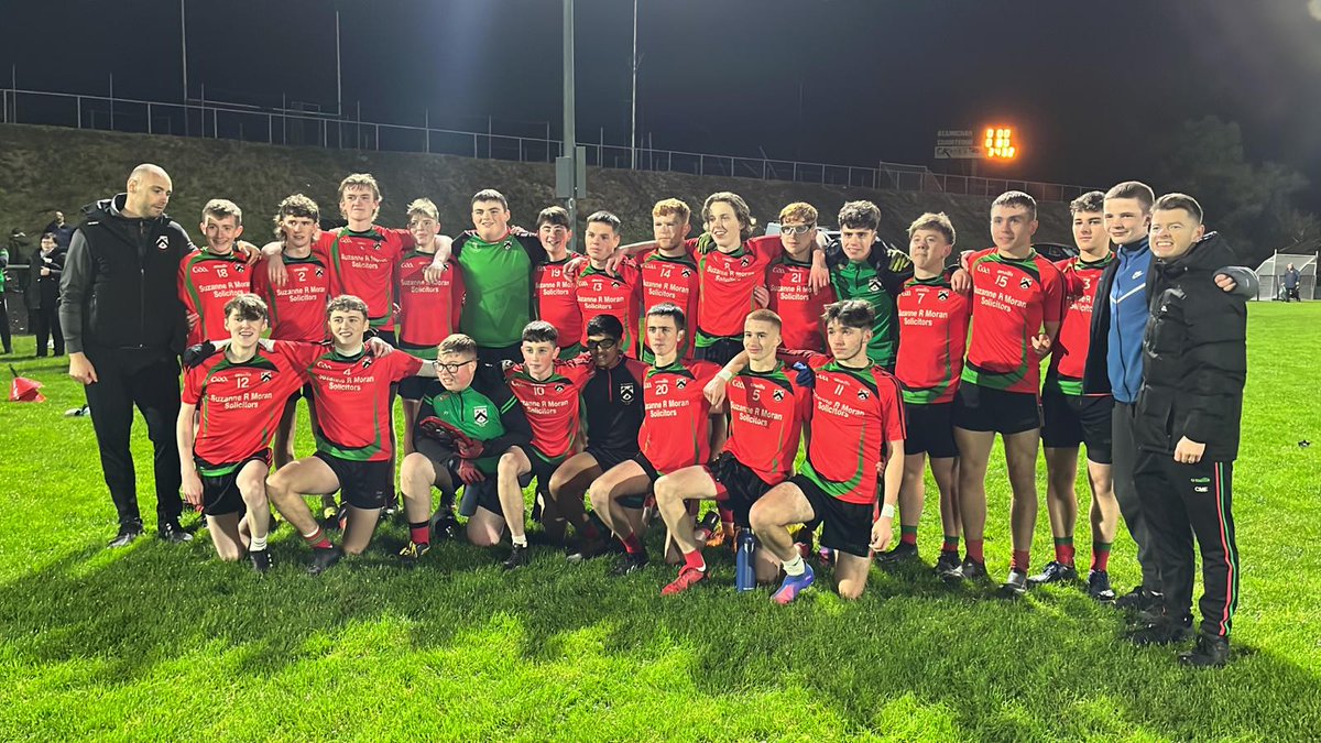 News just in our U17s have done it!! They are Derry U17C CHAMPIONS  🏆❤️💚 

Comhghairdeas Lads! You've done the club proud ❤️💚.

#themightypearses #upthegorbals #napiarsaighabú