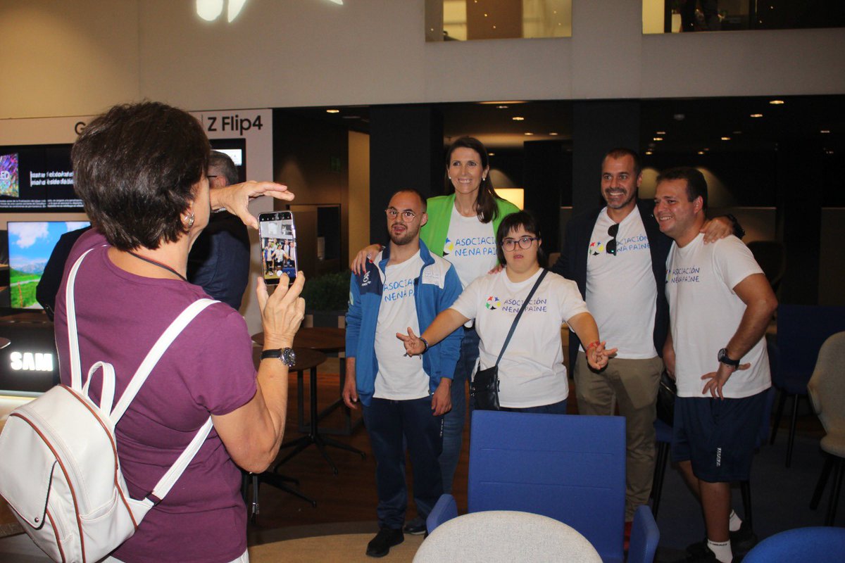 Hoy #diamundialsaludmental hemos puesto #lossolesdemalaga  a trabajar. De la mano de #fundacionelpimpi hemos presentado las once ONG y asoc.seleccionadas,relacionadas con la salud mental y la discapacidad intelectual.
Una colaboración <a href="/fundlacaixa/">Fundación ”la Caixa”</a> @fundacion_elpimpi <a href="/caixabank/">CaixaBank</a>