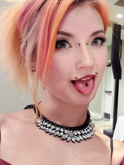 Wedding face! https://t.co/HihypqK6BN