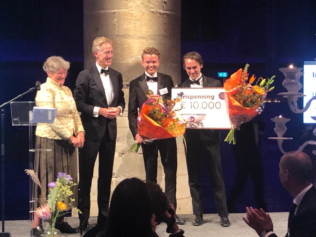 UniversiteitNL's tweet photo. Yes! We hebben de #irispenning gewonnen. 🙌
'De Televizierring voor nerds', volgens onze oprichter @AlexanderNL 
We zijn heel trots. Dank aan alle universiteiten (@tweetsunl) voor jullie steun!

@RHDijkgraaf @PDuisenberg @dwigboldus @heerekop @bjvdb @Maurice_W_ https://t.co/FllRU5HPUn