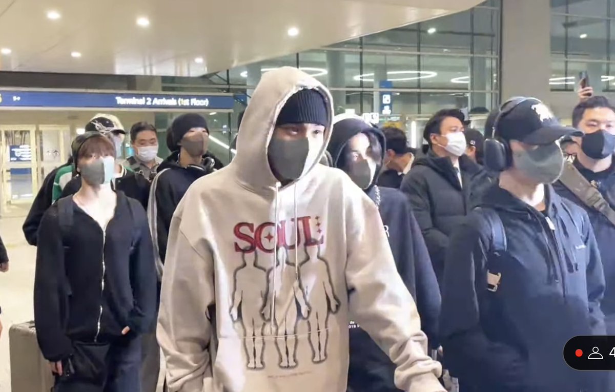 yoonelica's tweet photo. Seventeen have arrived in Seoul. Thank you @pledis_17, you all worked hard. Hope everyone get enough rest before BeTS in SG. https://t.co/S0hj9k1rTb