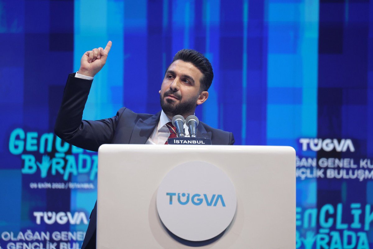 Resmi olarak tanıştırıyorum arkadaşlar ☺️
Yeni dönem başkanımız
İbrahim Beşinci🎉

<a href="/ibrahim_besinci/">İbrahim Beşinci</a>