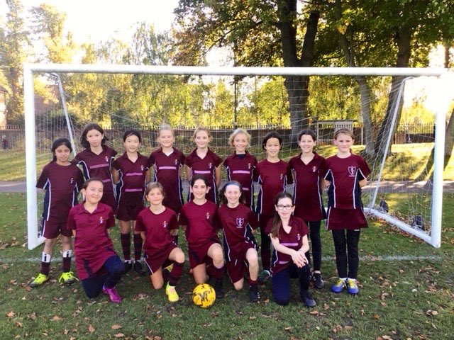 HighgateSpEx's tweet photo. Great to see our @HighgateJunior girls lacing up their boots today for fixtures against Devonshire House ⚽️ #TeamHighgate #GirlsFootball https://t.co/9Oaatf9TmQ