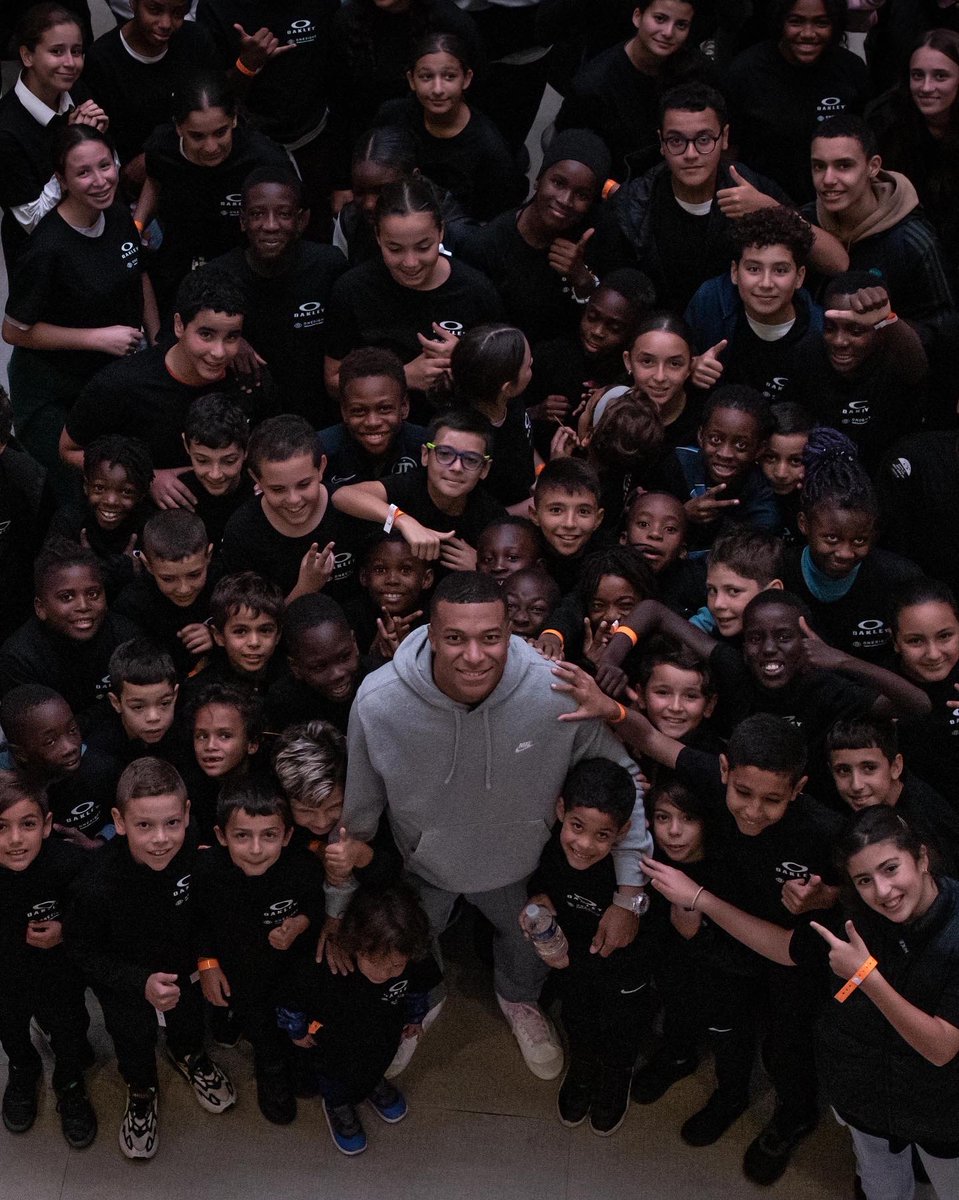Thanks to <a href="/oakley/">Oakley</a> and @kmbappe for joining us to show kids that good vision and glasses can help them see more and be more - in and out of the classroom.

#SeeMoreBeMore