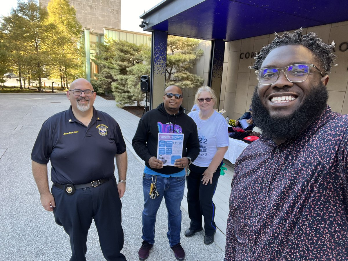 Haraan_S's tweet photo. Had a great time with the 6th and 9th police districts today at their Faith and Blue event. Thank you guys for being pillars of the community and taking time to serve and uplift! #faithandblue #lifeatatt #signaturestars💫 #UnstOHPAble https://t.co/OaGSRWUDKb