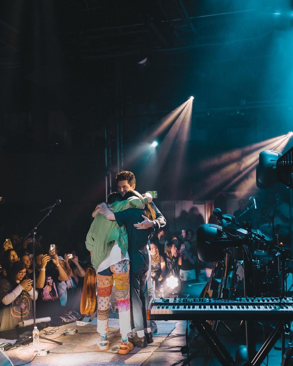 There's a laaaaarge portion of my mind that is consumed by the fact that @LizzyMcAlpine, @JohnMayer, & @jacobcollier performed 'Never Gonna Be Alone' together live🥲 📸: @caitykrone