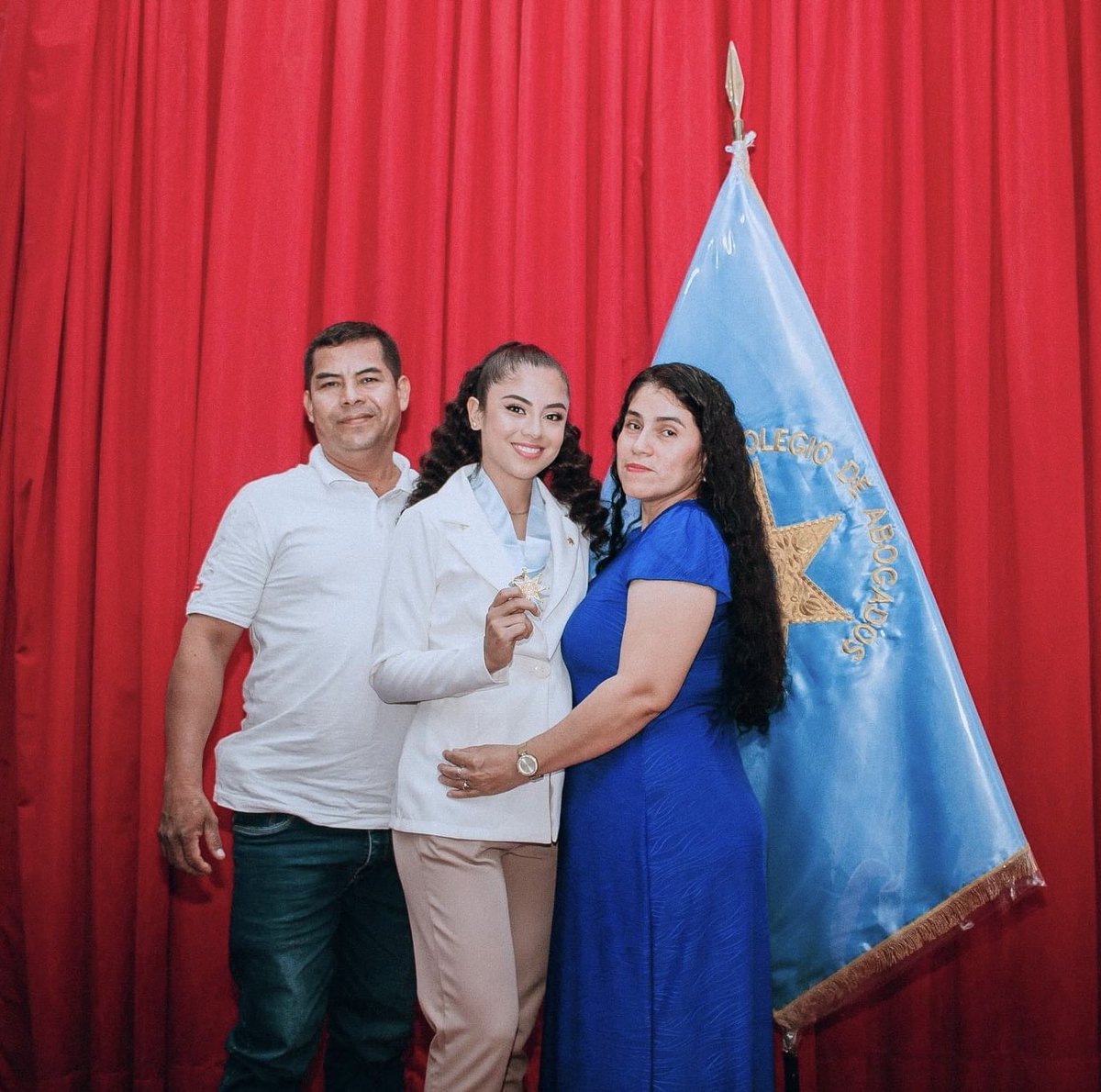 Alilequevedo's tweet image. Me colegié, lo logré y no puedo ser más feliz 🤍 CAU 2160
#abogada #Lawyers #dream