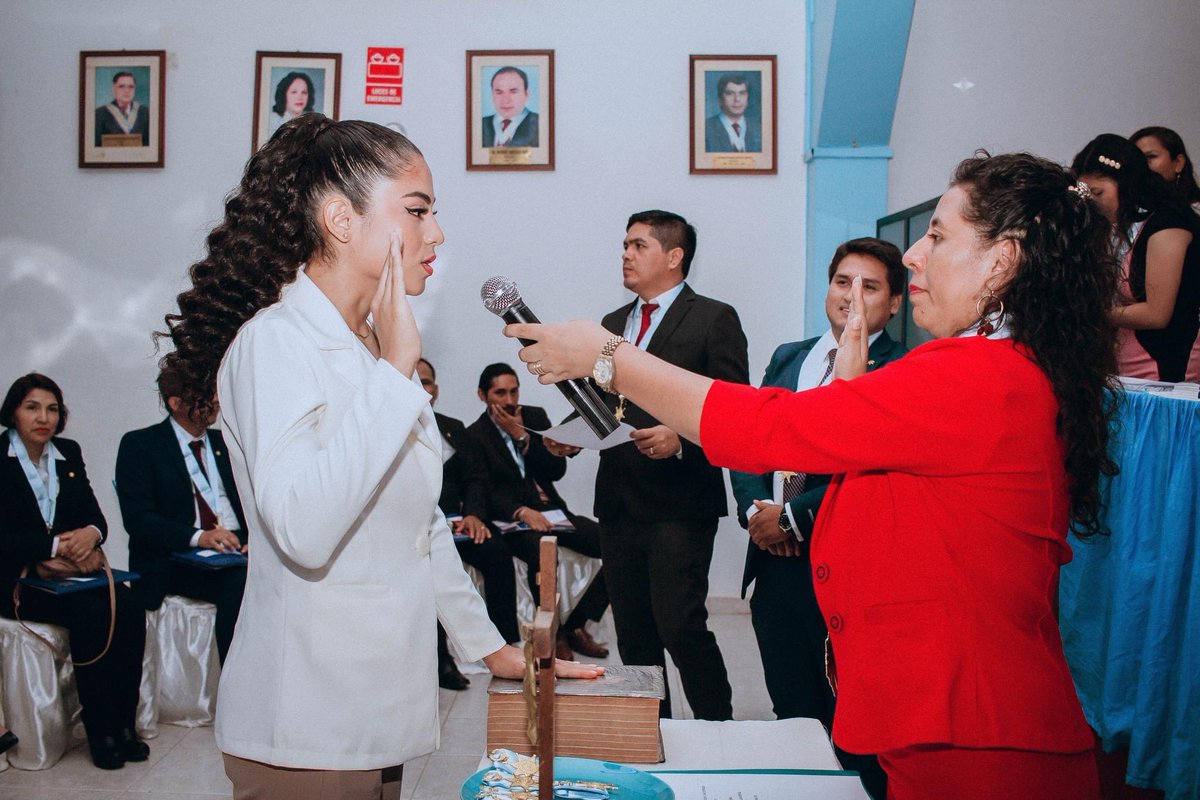 Alilequevedo's tweet image. Me colegié, lo logré y no puedo ser más feliz 🤍 CAU 2160
#abogada #Lawyers #dream