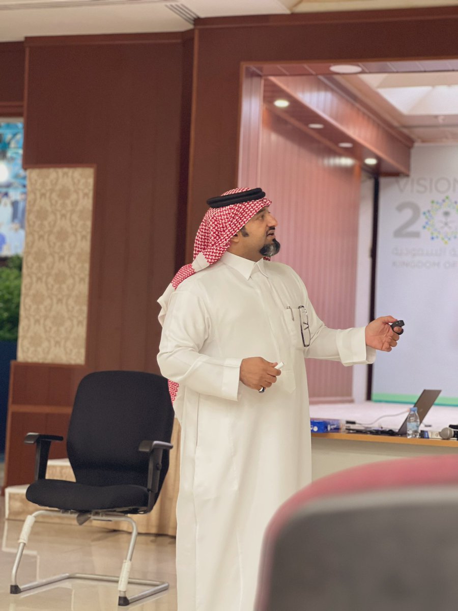 Digity_ksa's tweet photo. من أعمالنا دورة #صناعة_المحتوى للأستاذ @Msdosari 

#نجران #رقمي #Digity https://t.co/tzp9Jqt1Td