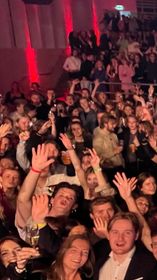 Jeg er så stolt af at have været med til at fejre de aktive studerende på KU til et brag af en gallafest. Trods coronakrisen er der sindssygt mange aktive studerende, der gør en forskel i studielivene rundt omkring på KU. Tusind, tusind tak for jer! #studieliv22 #studiemiljø