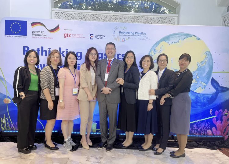 conan_herve's tweet photo. #Bangkok Conférence de clôture du programme régional 🇪🇺#RethinkingPlastics avec la présentation des solutions pour réduire et prévenir les #déchetsplastiques marins. Mise en avant des nombreux résultats concrets obtenus au 🇻🇳 avec l’appui d’@expertisefrance @EUDelegationVN https://t.co/sJd7j6Z2fV