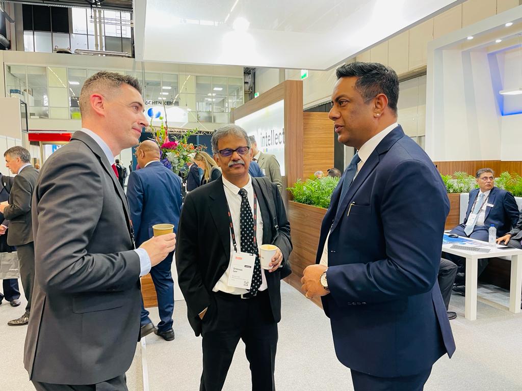 i_DesignArena's tweet photo. Debal Dutt, CMO @i_DesignArena , discussing Consumerisation of Commerical Banking at @Sibos 2022
#iGTBatSibos #cocb #sibos2022 #fintech https://t.co/937yMJnRxb