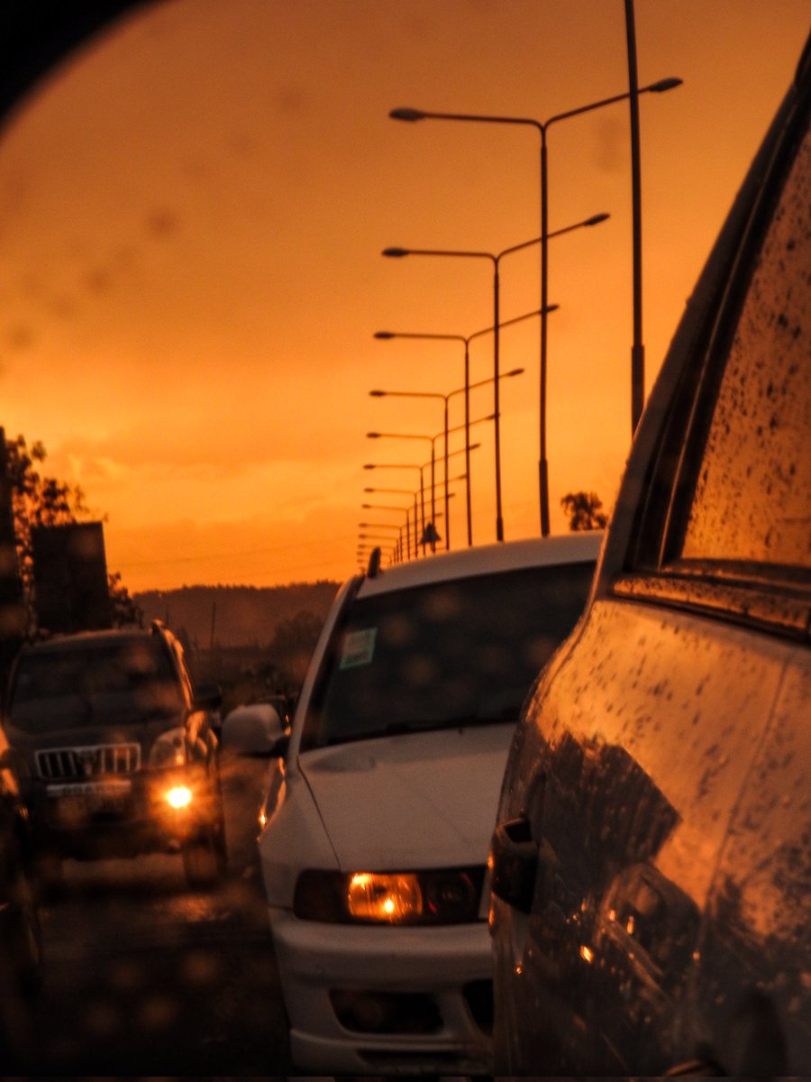 ms_mutegi's tweet photo. The worst bit about today's sunset is that we were in traffic😔
@CaiteValerie @AwandaSly
#KisumuSunset https://t.co/xnVEh5MtKH