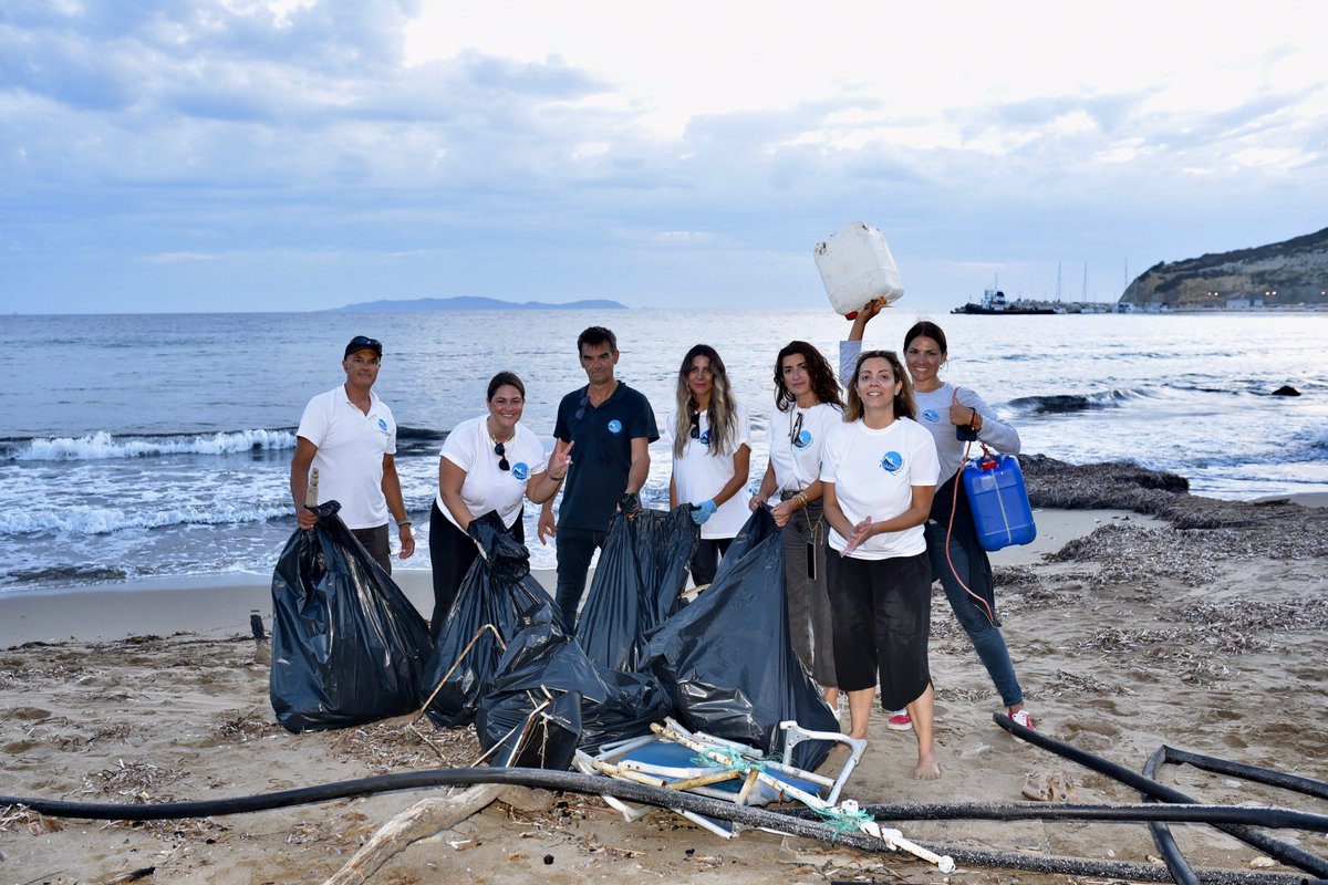desfa_gr's tweet photo. It was with great pleasure that we continued to support the work of @Symplefsi, participating as volunteers in its Autumn Mission (30/9-2/10) in the Greek Diapontian islands of #Ereikousa, #Othoni and #Mathraki for the provision of practical relief to their inhabitants. #desfa https://t.co/q7b1SB9ayx