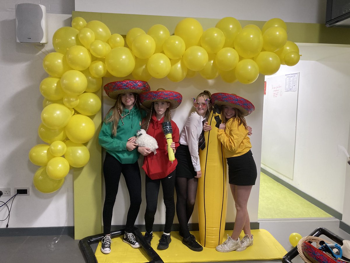 BanAc_HWB's tweet photo. #HelloYellow https://t.co/pkA1Gh99LD