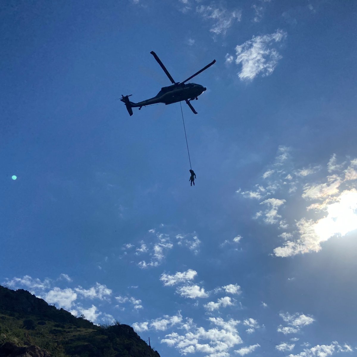 USBPChiefTCA's tweet photo. #SavingLives

With assistance from @CBPAMO, Tucson Sector BORSTAR and Three Points Station agents rescued a Guatemalan citizen in the Baboquivari Mountains last Tuesday, extracting the 30-year-old man off a treacherous ledge. #HonorFirst https://t.co/2EWzIy975c