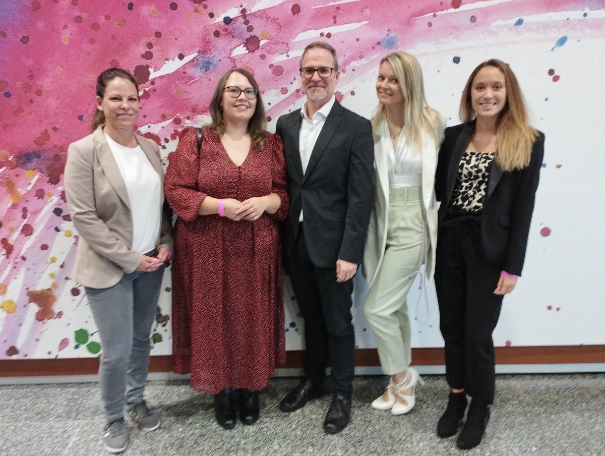 shotpros's tweet image. Team @USECON &amp;amp; @AITtomorrow2day at the #eAward ceremony. We are excited that #SHOTPROS got nominated for the price in the category #education 👮‍♀️😃

#EUSecurityResearch #H2020