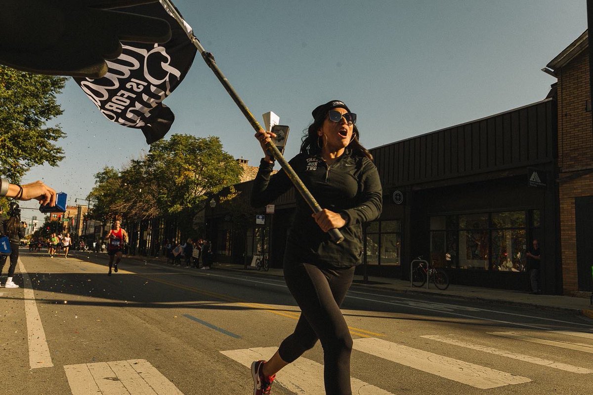 So much fun with the best run crew in Chicago <a href="/3RUN2/">THREE RUN TWO</a> • Congrats to everyone that ran Chicago yesterday 🖤 #chicagoisforrunners