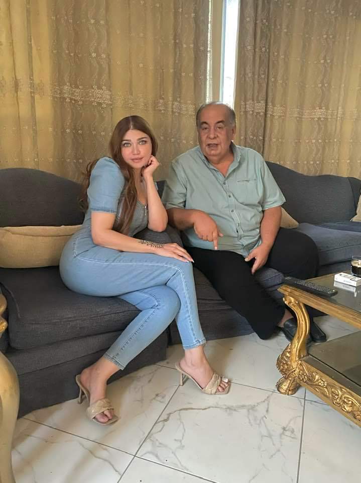 Dryoussefziedan's tweet photo. الآن، مع حسناء قاهرية شهيرة اسمها "ياسمين الخطيب" .. لإجراء حوار صحفي لمجلة : النخبة 😊 https://t.co/aWaicLSeZy