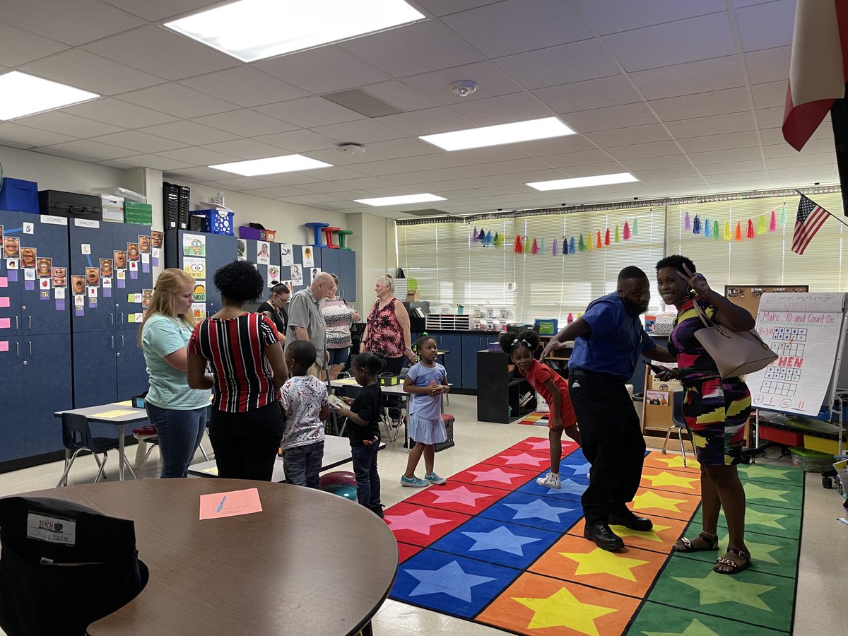 DocAmandaWalker's tweet image. Open House! #rugelallin