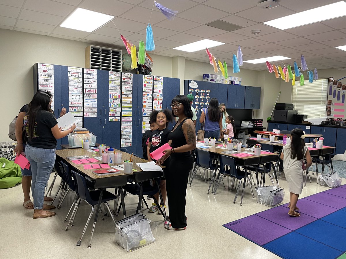 DocAmandaWalker's tweet image. Open House! #rugelallin