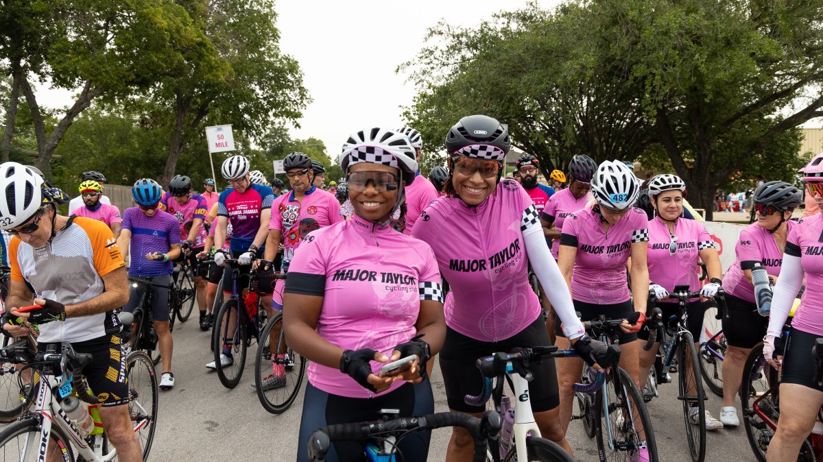 Early detection saves lives. The funds raised through Mamma Jamma for Lone Star Circle of Care's Big Pink Bus provide 3D mammography to uninsured and underserved women. Fundraising continues through 11/30!
bit.ly/39xmyFT