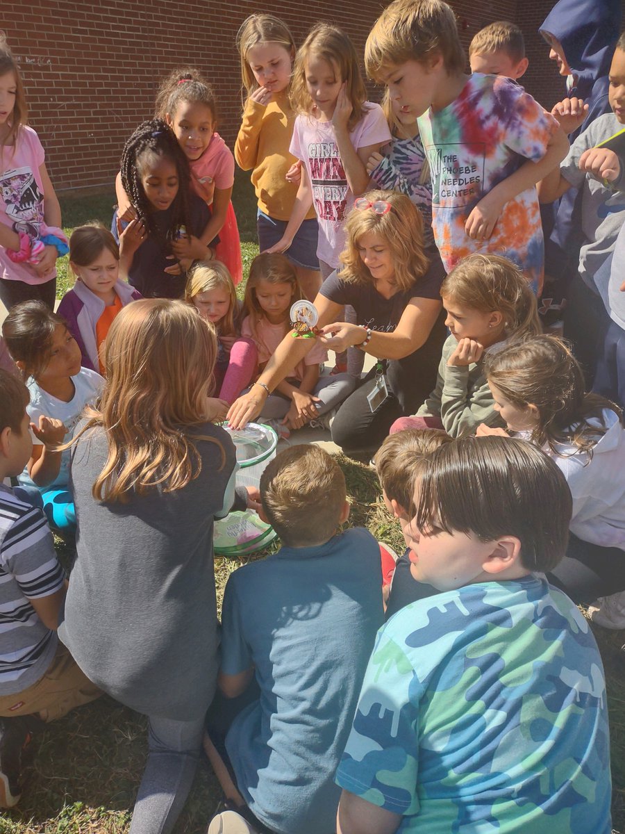 CburgESCoyotes's tweet photo. Mrs. Stanley’s science classes were so excited to observe the stages of the butterfly the last few weeks. Today, they sent the butterflies on their way! ❤️🦋 https://t.co/arQRuoaXur
