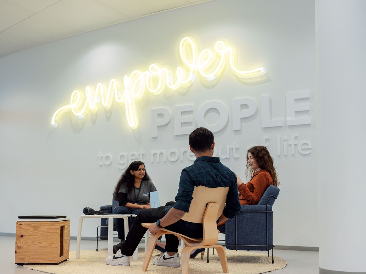 Lifeattrivago's tweet photo. A healthy work-life balance is an important factor closely connected to mental and physical health, which is why flexibility is a key component of our working culture. From self-determined holidays to our hybrid work model, we trust our talents to manage their own working time🙌 https://t.co/aEjlv6jnug