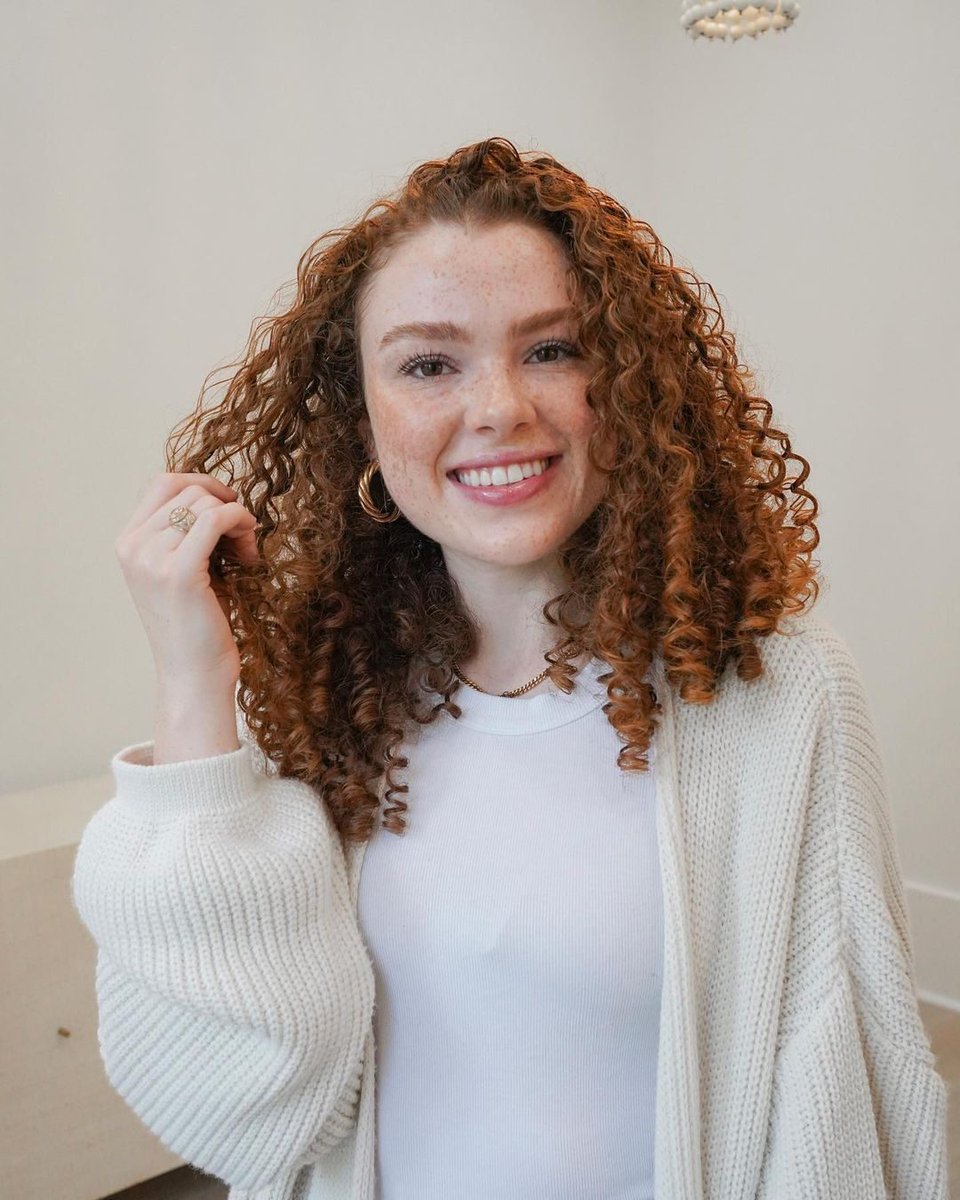 nexxushair's tweet photo. Get #NexxusLevel curly hair health with #NexxusPartner @ amandaasad &amp; our sulfate and silicone-free Curl Define Shampoo gently cleanses without stripping!
-
Drop a “🧡” if you’ve tried &amp; loved our Curl Define Line! https://t.co/THJNNS7RVb