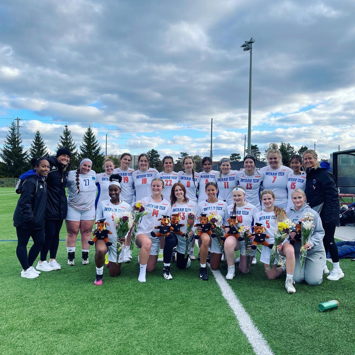 ridgebackswlax's tweet photo. Wishing everyone a happy & healthy long weekend! Extra grateful for this special group of superstars! #goridgebacks 💙🧡⭐️ https://t.co/QJ16tkv0Tf