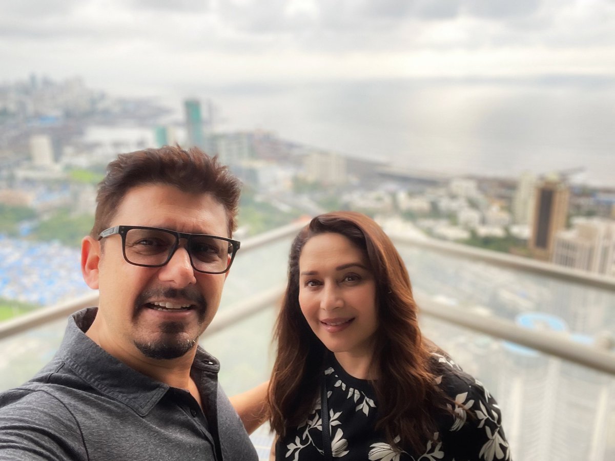 Ammu930105395's tweet photo. Yeah!we are happy next monday @MadhuriDixit ji & @DoctorNene
Ji is celebrating #23YearsOfTogetherness ๐๐๐
#October17th #MyLoveBirds #FavoriteCouples #madhuridixitnene #WifeOfDrNene #DrNene #DrNeneTrends #DrNeneFan #MadhuriDixitFan https://t.co/xDLVK7VqN0