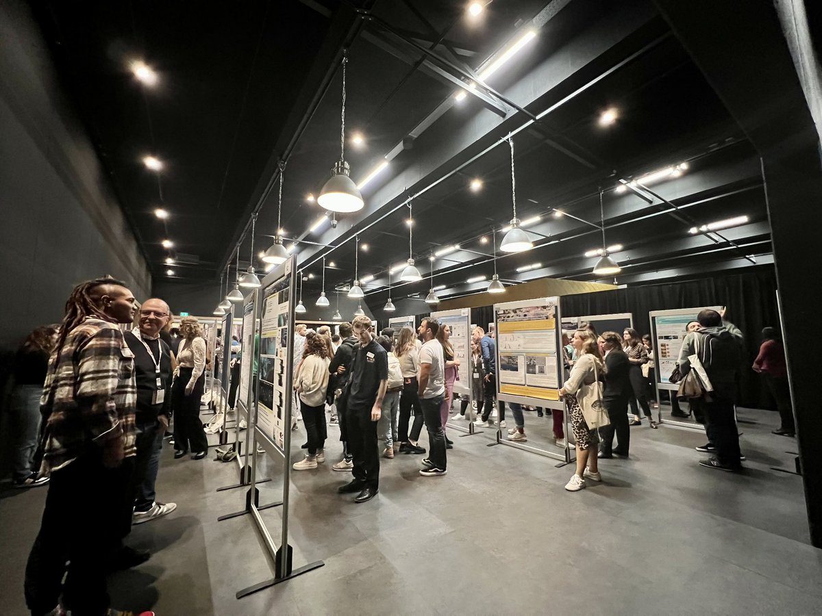 sponge_2022's tweet photo. First poster session is teeming with discussions! #11worldspongeconference https://t.co/PiYsJ5U17c