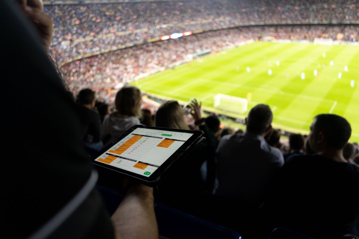 MBPSchool's tweet photo. ❗️Nuestro #MasterMBP sigue su curso❗️Ayer analizamos el partido entre el #FCBarcelona y el #RCCelta ⚽️ La tarea consistió en analizar los fundamentos grupales de la línea de delanteros.
¿Qué fundamentos grupales de linea creéis que aparecieron con más frecuencia en el partido? https://t.co/s85INPSxAQ