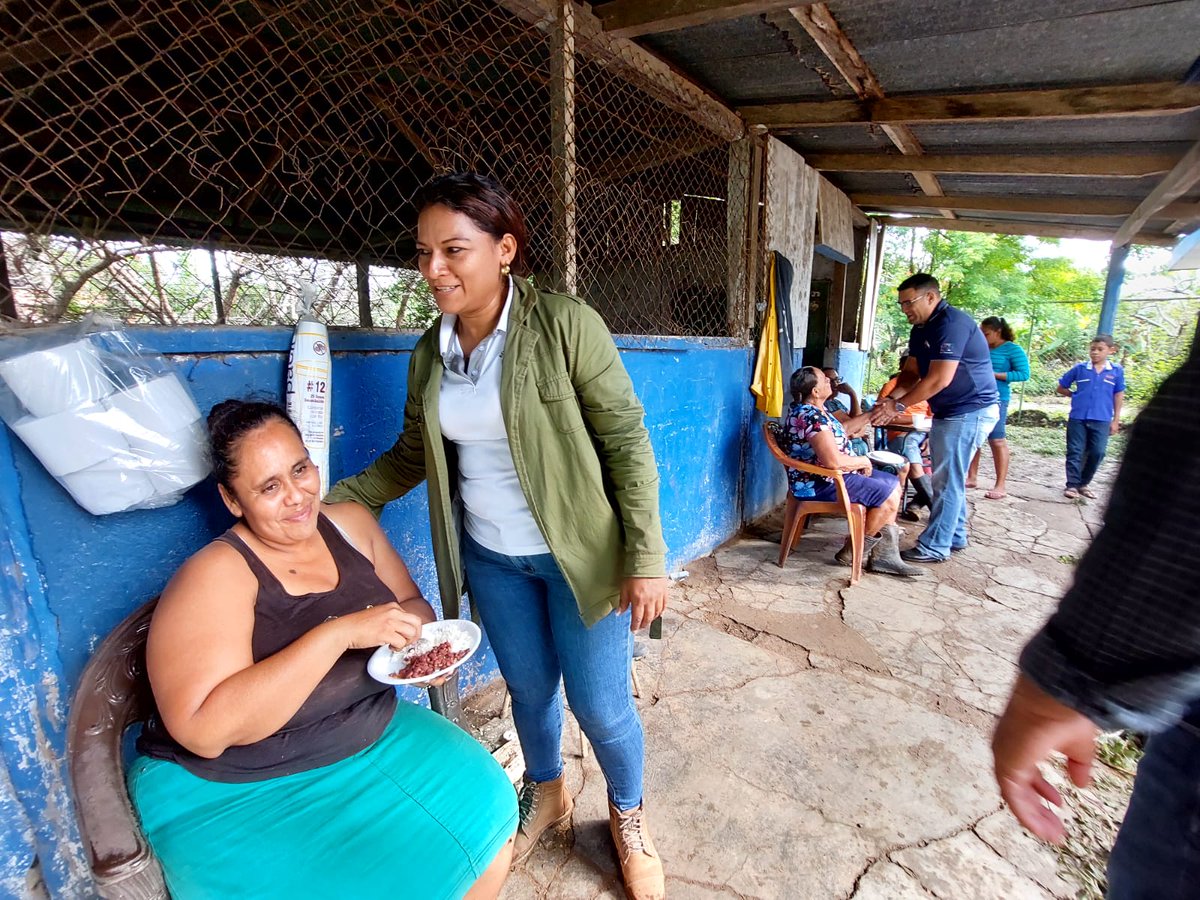 #Potosi Autoridades municipales y Departamentales, visitando a las familias afectadas, albergadas en zonas seguras del municipio. #Nicaragua #SinapredSomosTodos