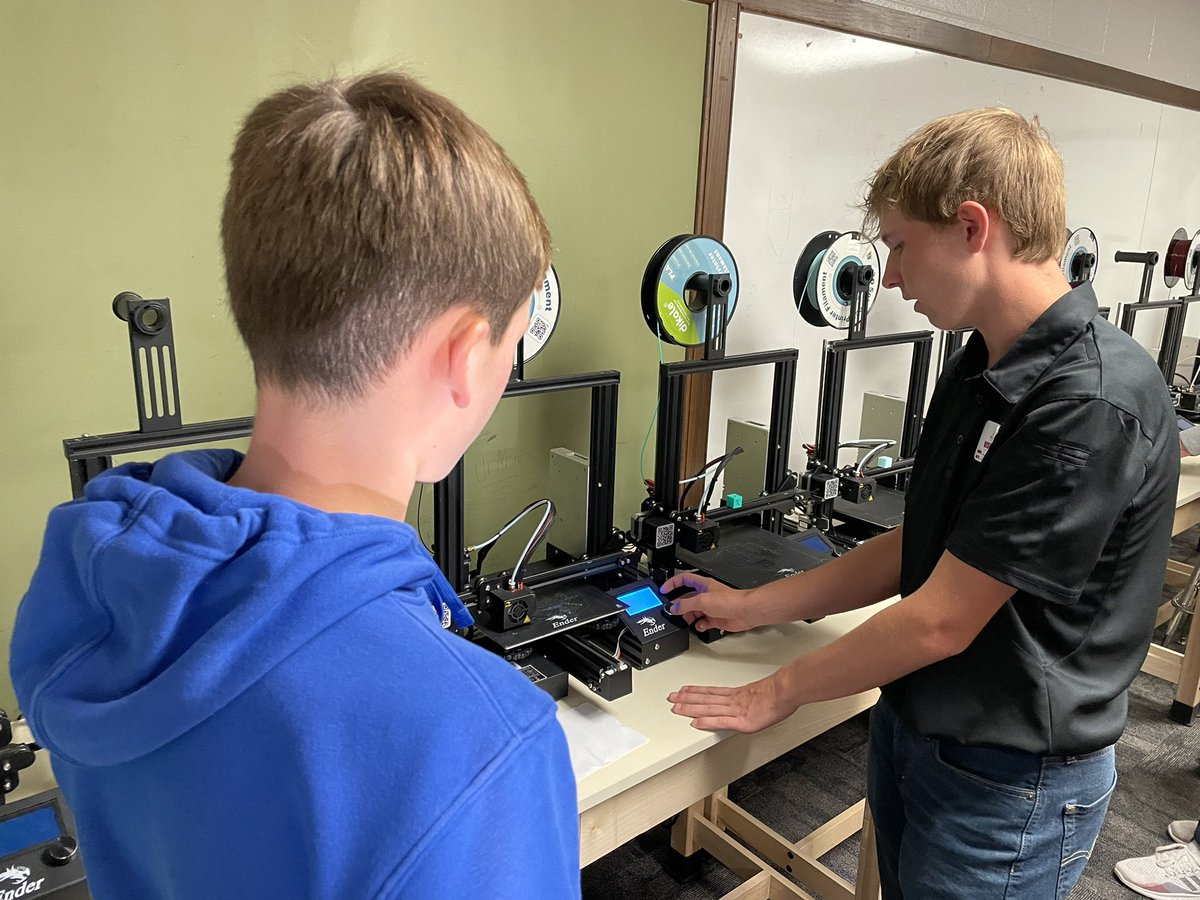 nhs_academies's tweet photo. Drafting Academy students are assisting our 8th grade Career Connections class with their 3D prints! https://t.co/KPp6PZWQST