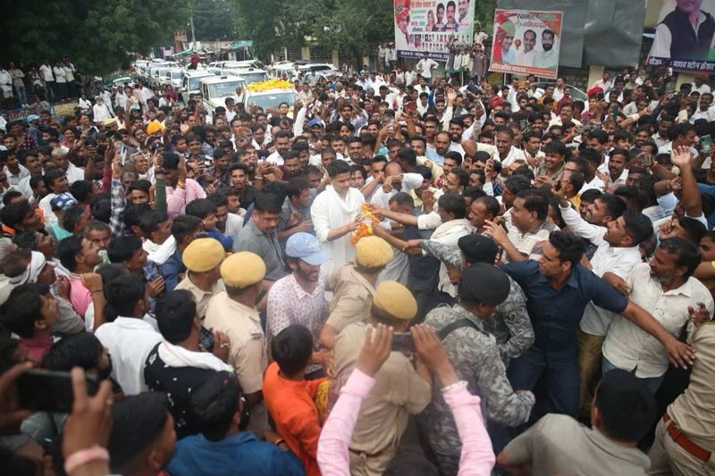 पायलट पर कॉंग्रेस को गर्व होना चाहिये! 
<a href="/RahulGandhi/">Rahul Gandhi</a> <a href="/SachinPilot/">Sachin Pilot</a>