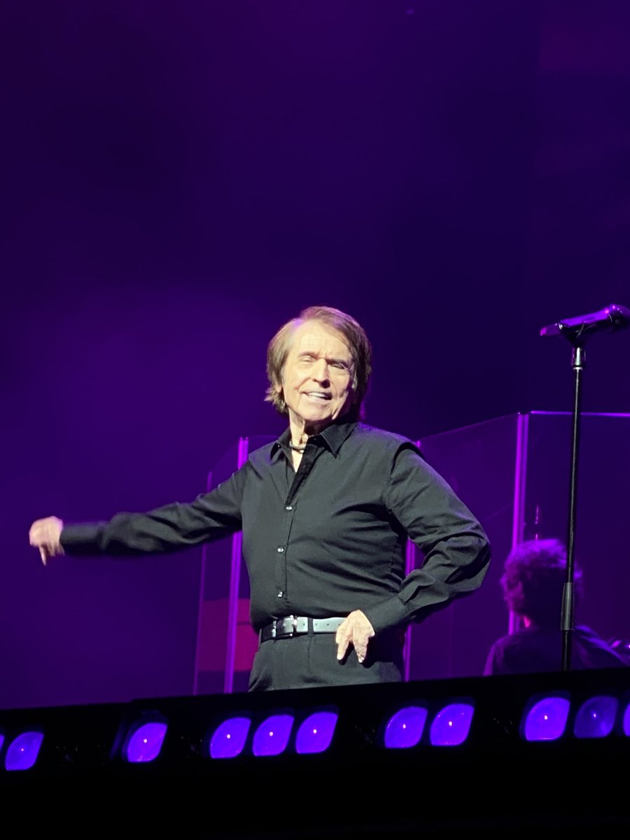 liliaespinola23's tweet photo. Este fin de semana en el @AuditorioMx será inolvidable!!! Gracias @RAPHAELartista por regáleme dos noches mágicas!!! Te quiero hasta el infinito y más allá!!! #raphael60 https://t.co/v3mViBy7iZ