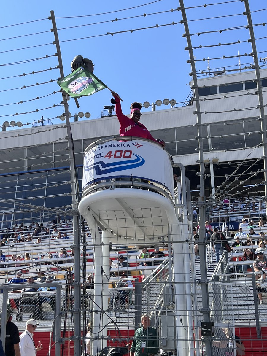 RaynorShineCLT's tweet photo. Saturday was an amazing day for celebrating &amp; honoring survivors at the Drive For The Cure 250 presented by @BlueCrossNC. It takes many great partners and a lot of hard work, a huge thank you to everyone who made the day possible. #DriveForTheCure250  #LifeatBlueCrossNC https://t.co/R5BzVqD2qT
